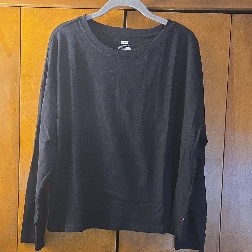 Levi's Black Long-Sleeve Crewneck Shirt